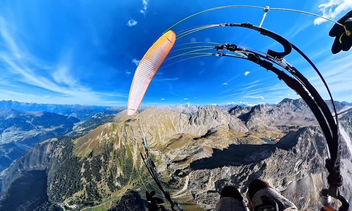 360° 8K Paragliding #365: Incredibly high flight above Zirmesspitze and spotting a waterfall
