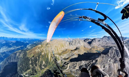 360° 8K Paragliding #365: Incredibly high flight above Zirmesspitze and spotting a waterfall