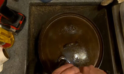 Removing rust from cast iron immersive 3D 2 of 2