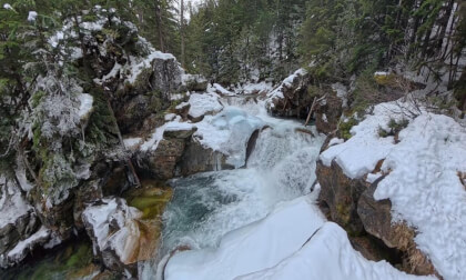 Winter walk to Kuskanax Waterfall (8k, 360)
