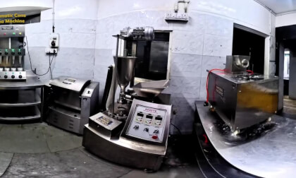 Automatic cone pizza machine