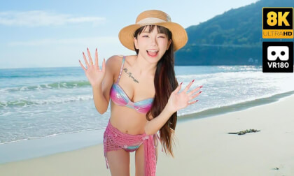 Lovely Anqi at the beach