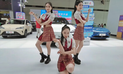 Hot dance at the booth of Nezha Automobile Brand哪吒汽车品牌展台热舞