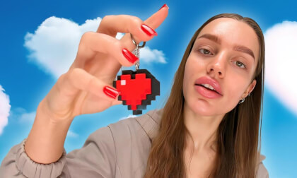 Testing fidgets for Valentine's Day (speaks Ukrainian)