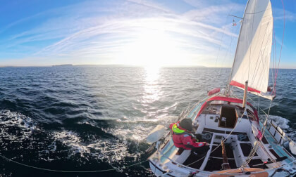 360° Sailing Brittany: Sunny Run from Morgat to Raz de Sein