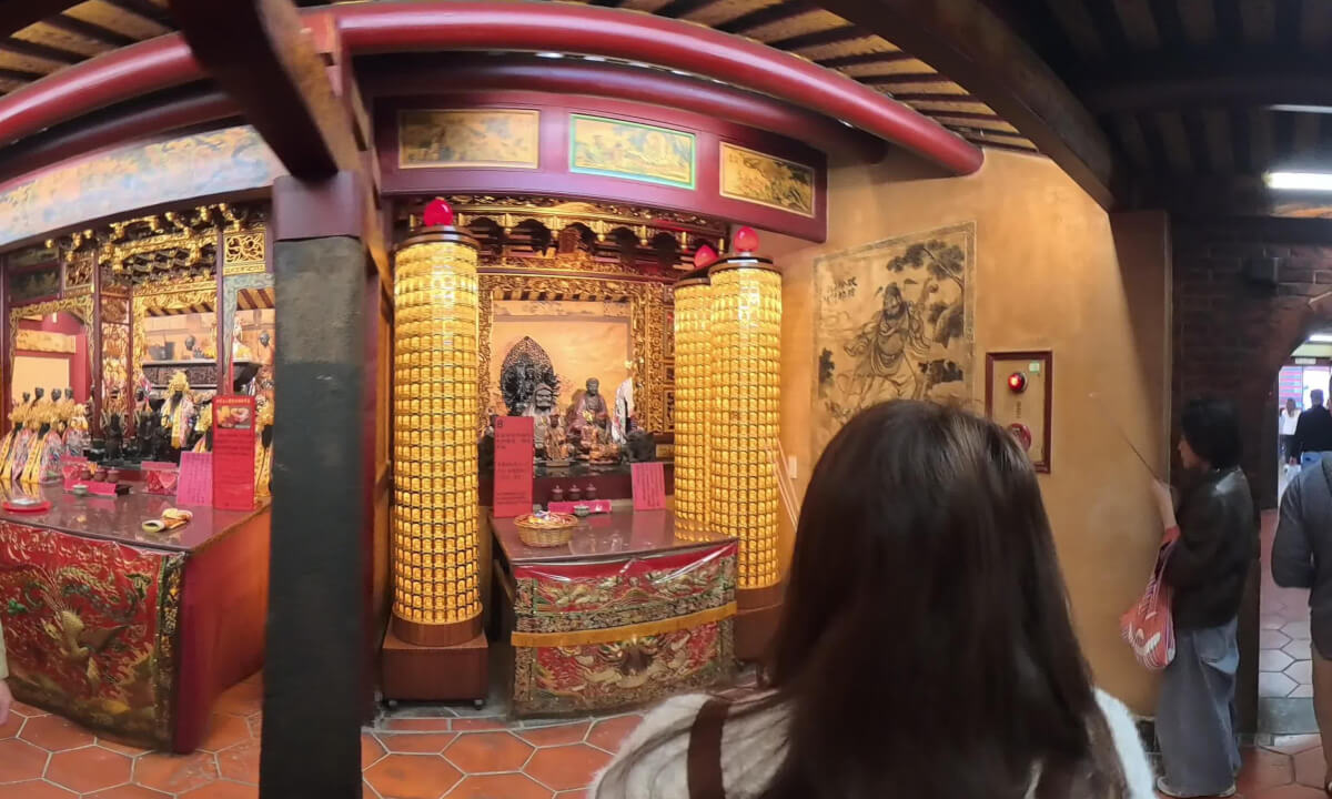 Seeking Love at a Taiwanese Temple ❤️ 8K 360° VR Walk – Dihua Street & Xiahai City God Temple (2026/2/22)
