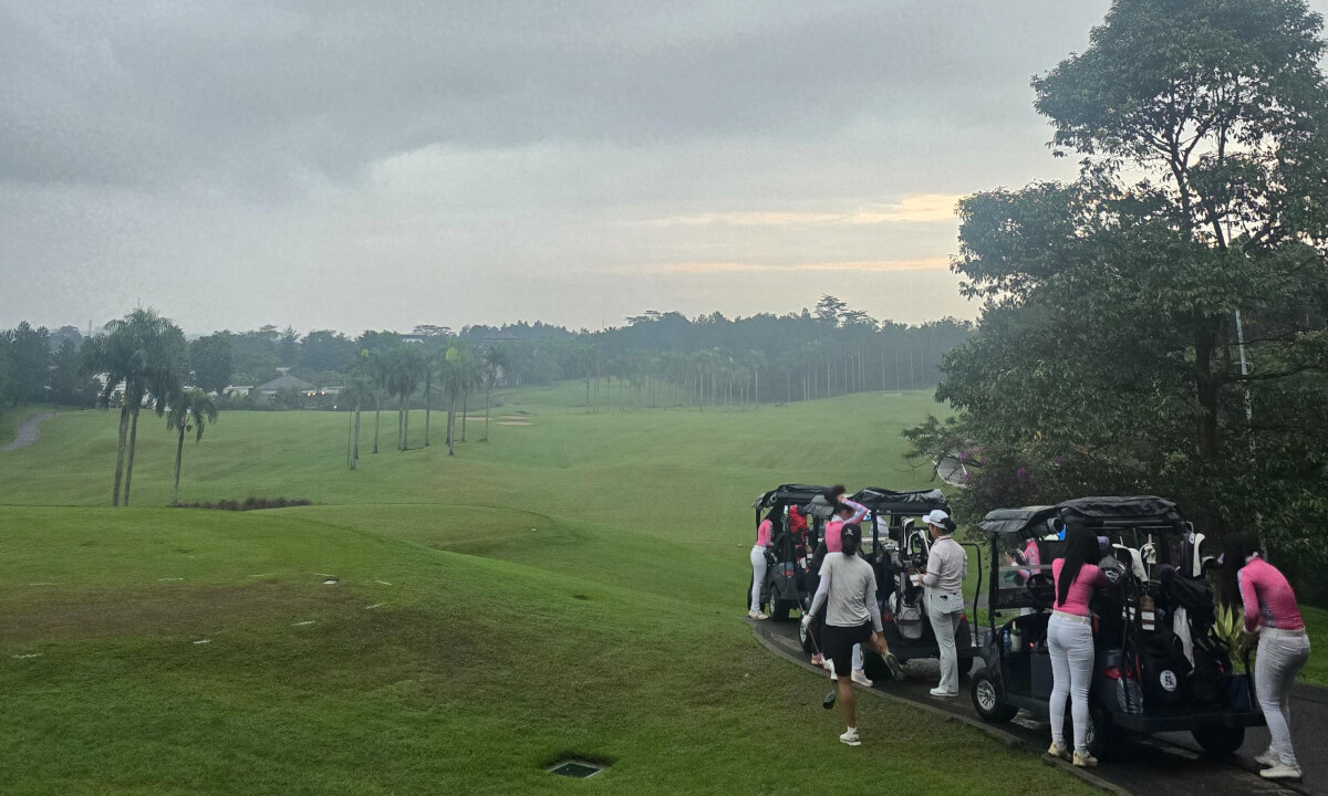 Tee shot on the 1st hole of the Centul Highland Golf Course!!!