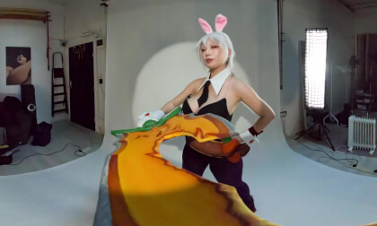 LoL BATTLE BUNNY RIVEN cosplay slide show