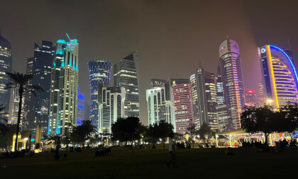 🛵🌃 360°  Doha Corniche Night Ride 🇶🇦 | Part 1 | Scooter Ride Along the Waterfront | Doha Views