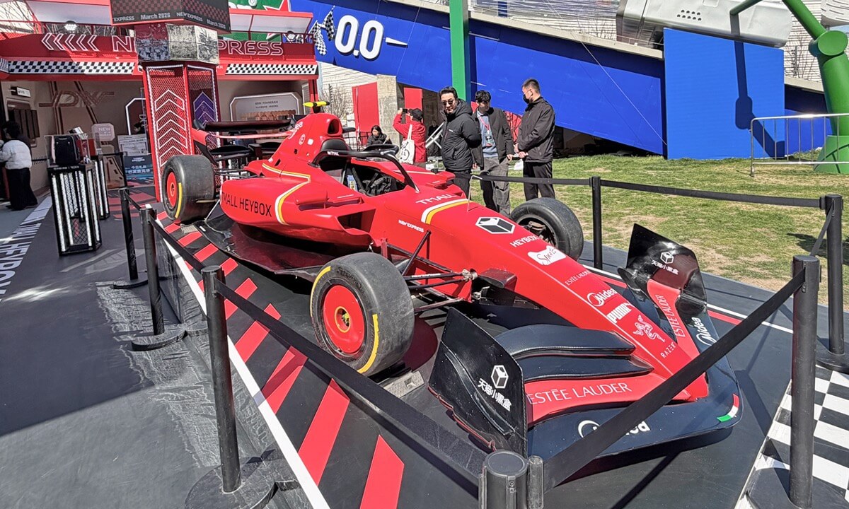 (VR180) Experience Shanghai F1 Carnival, where speed and romance embrace perfectly.