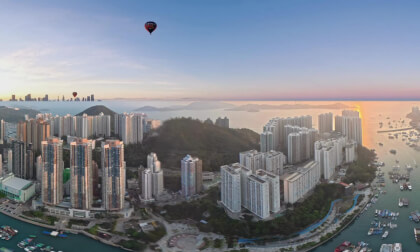 balloon_in_city_skyswrapped