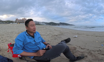 20260317_翡翠灣沙灘伊森坐在椅子360影片