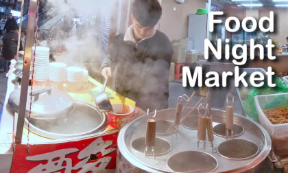 Local street tastes, the warm vibe of traditional night markets.