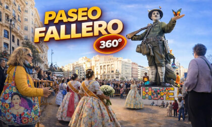 🔥 PASEO FALLERO 360° por el CENTRO de VALENCIA | Ambiente real Fallas 2026