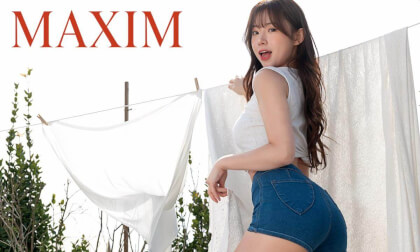[VR] MAXIM Cover Shoot with Kim Nayeon (Baseball Cheerleader Goddess)