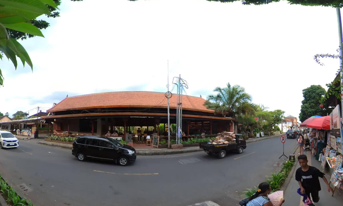 Ubud street Bali...before hitting busy night