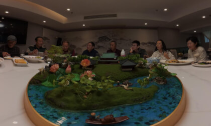 Eating With Family 和家人一起吃饭