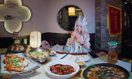 Have a meal with a beautiful girl | 和漂亮女孩吃漂亮的饭