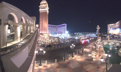 Virtual Vegas! Watching Mirage Demo from the Venetian