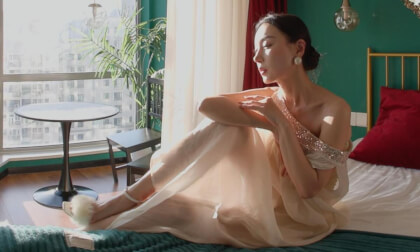 Tulle dress + natural light = main character energy 💫