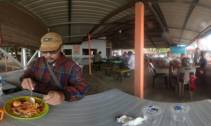 Come..enjoy Mie Lendir (noddles covered with peanut sauce)