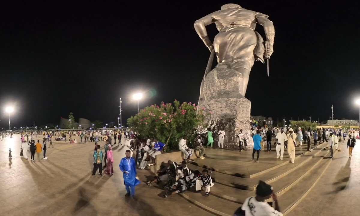 L'Amazone Statue Monument Amazon Benin Cotonou plaza festival Dahomey Amazons evening soiree soirée Esplanade des Amazones