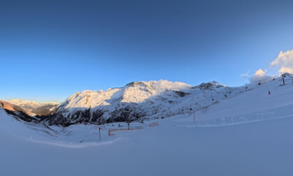 Ski past Tuxerjochhaus to FunSlope obstacle kids course Hintertux down to 4er Tuxerjoch bubble ski lift