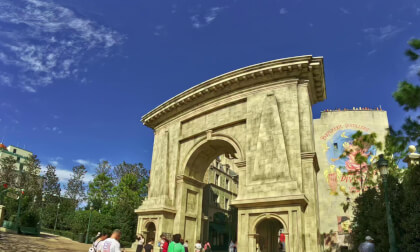 The Wizarding World of Harry Potter Ministry of Magic 180VR 8K