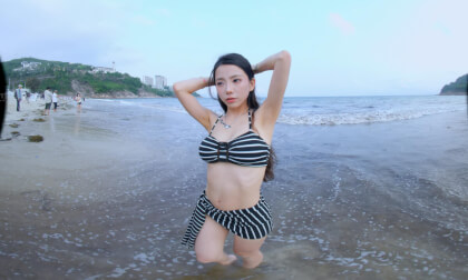 Shooting Model Anqi by the Sea