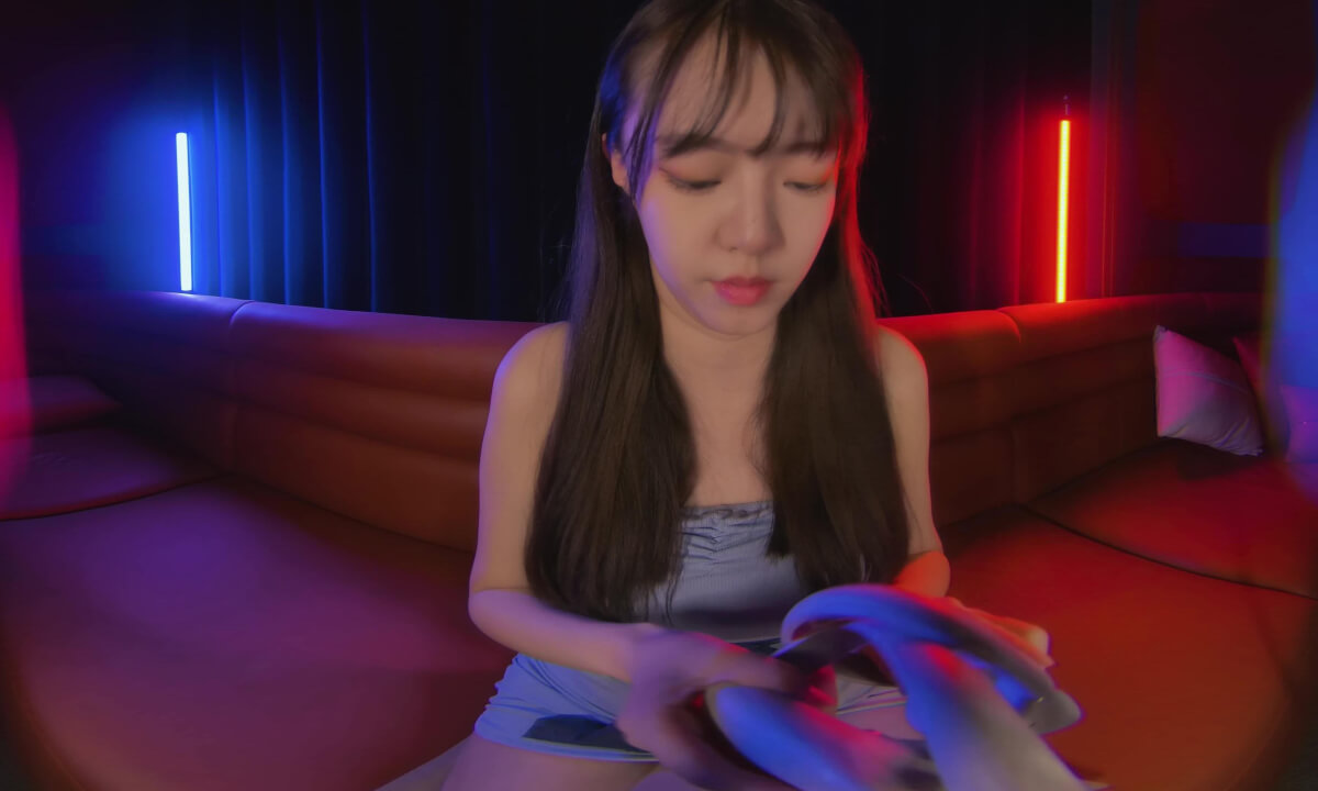 VR ASMR - The sound of the Pico 4 controllers ( Use headphones for better experience )