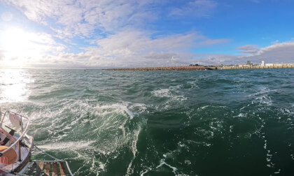 Sailing La Suerte: Rough Exit from Roscoff Port (Westerly Konsort 360°)
