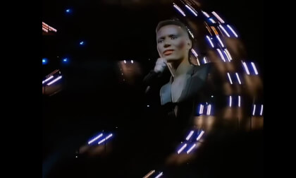 Grace Jones - Pull Up To The Bumper (1981)