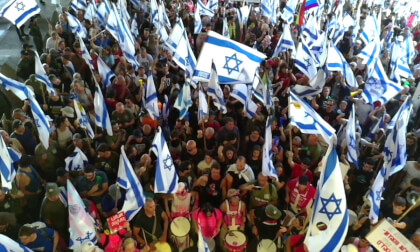 Breaking news: Protesters with flags against government Justice reforms, pro democracy VR Video Breaking news: Protesters with flags against government Justice reforms, pro democracy VR