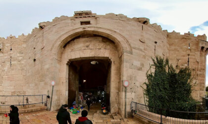 Walking in the bazaar of the Muslim Quarter from Damascus gate in Old City Jerusalem 360VR VR Video Walking in the bazaar of the Muslim Quarter from Damascus gate in Old City Jerusalem 360VR VR
