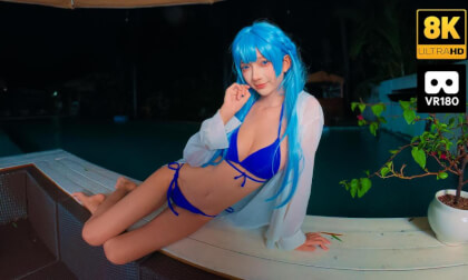 姜姜几 Bikini show at the pool
