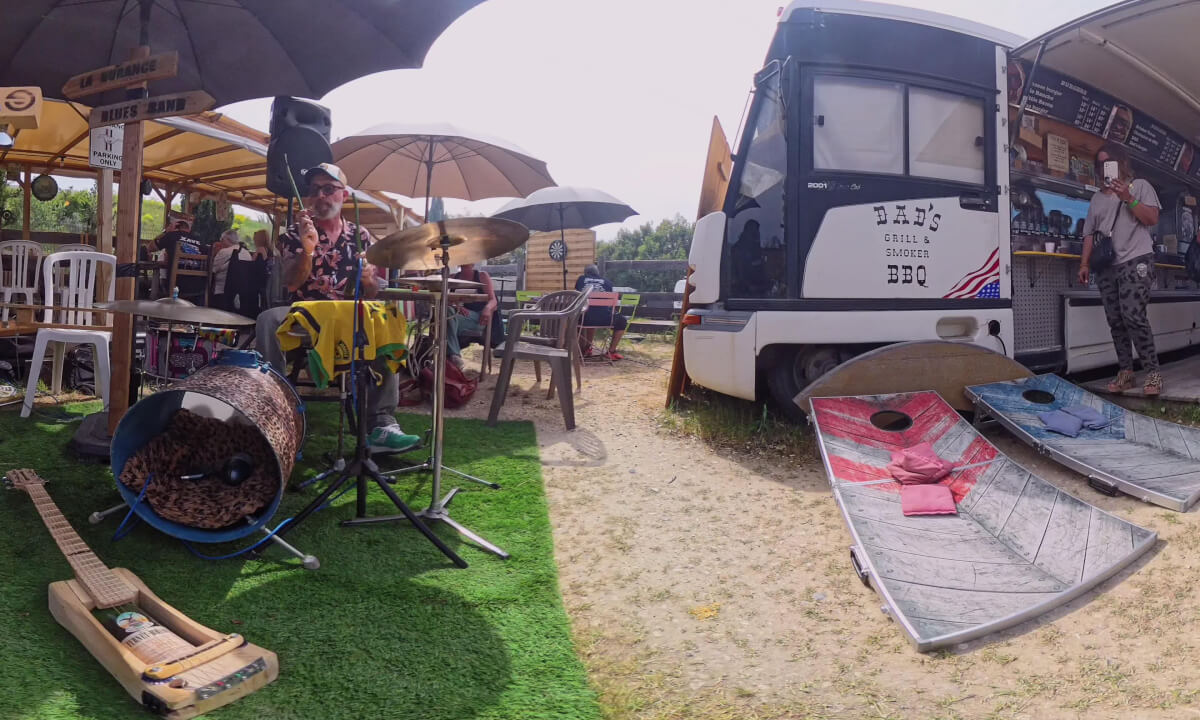 360° VR -La Durance Blues Band en Duo -Guitar Drum- DIY Guitar 3 strings at Dad's Grill BBQ Pertuis South France