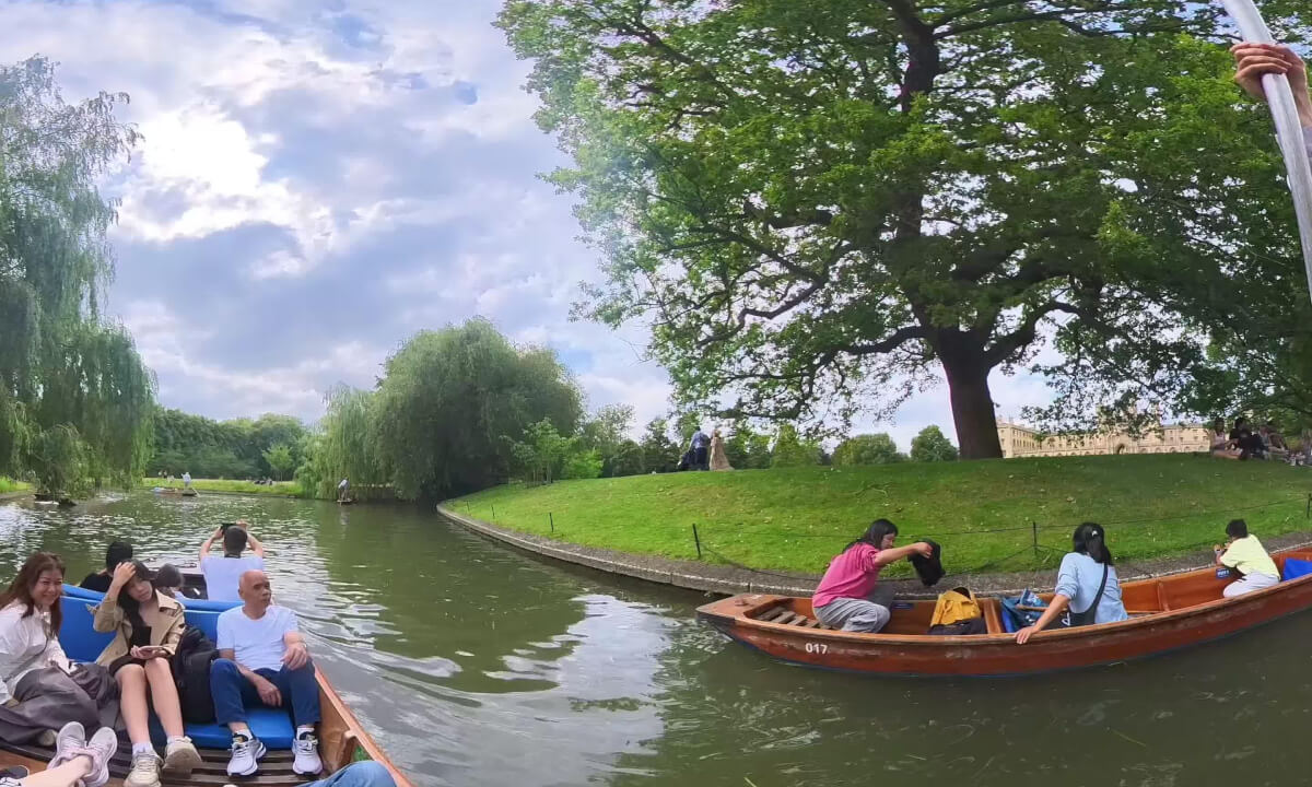 360° Cambridge Punting Experience 🚣 | Float Through Cambridge Like You’re Really There
