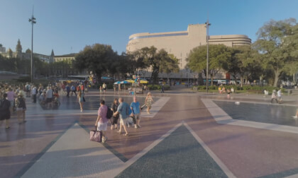 360 VR People gathering at Catalonia Square in Barcelona