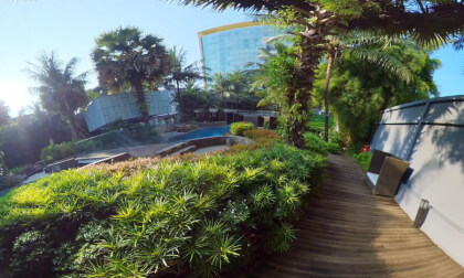 DoubleTree By Hilton Jakarta - Pool tour