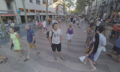 360 VR Busy La Rambla pedestrian street in city centre, Barcelona