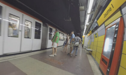 360 VR People waiting for the train in Barcelona Metro