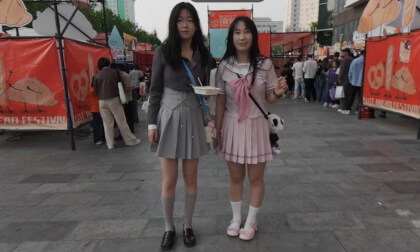 [VR180] Two young girls