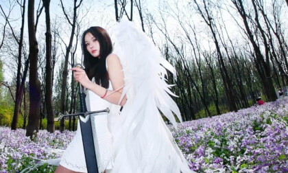 Angel Girl Portrait | 森林花海里遇见白羽天使