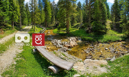 River Bench Relaxing. 4 Minutes of Relaxation. Charming Alpine Stream. VR180
