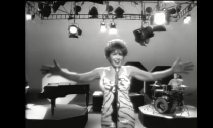 Propellerheads feat. Shirley Bassey - History Repeating (1997)