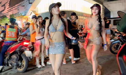 SOAKED in BANGKOK! 💦 Songkran Water Festival 2026 Experience
