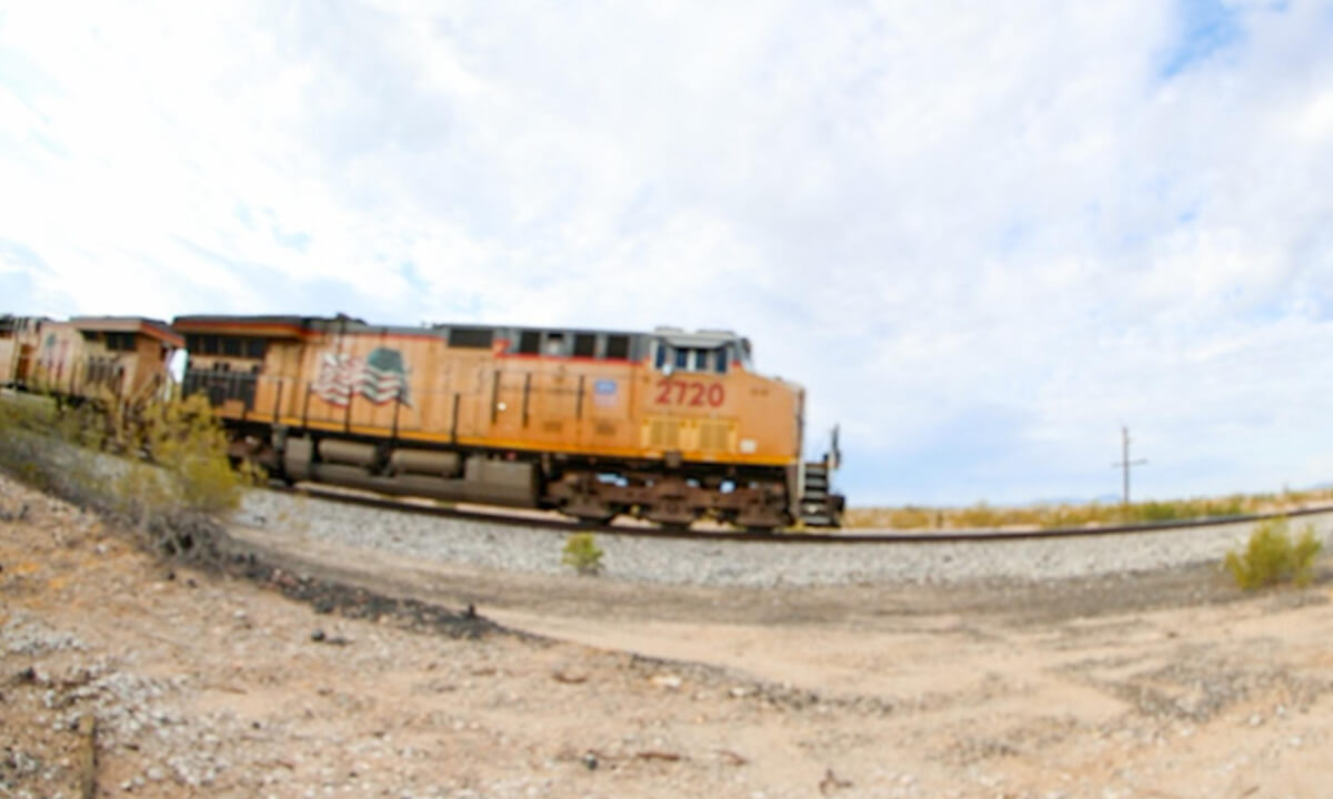 VR180 | UP 2720 Leads a Westbound Hopper Train Through Arizona