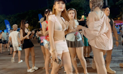 Songkran Festival in Thailand_ Bangkok Songkran Festival Ladies!