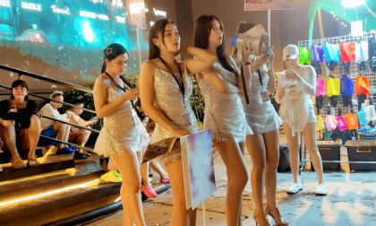 Songkran water festival! Thailand Bangkok Night Streets!