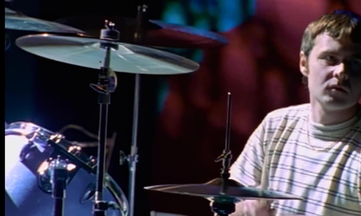 Oasis - Champagne Supernova (1996)